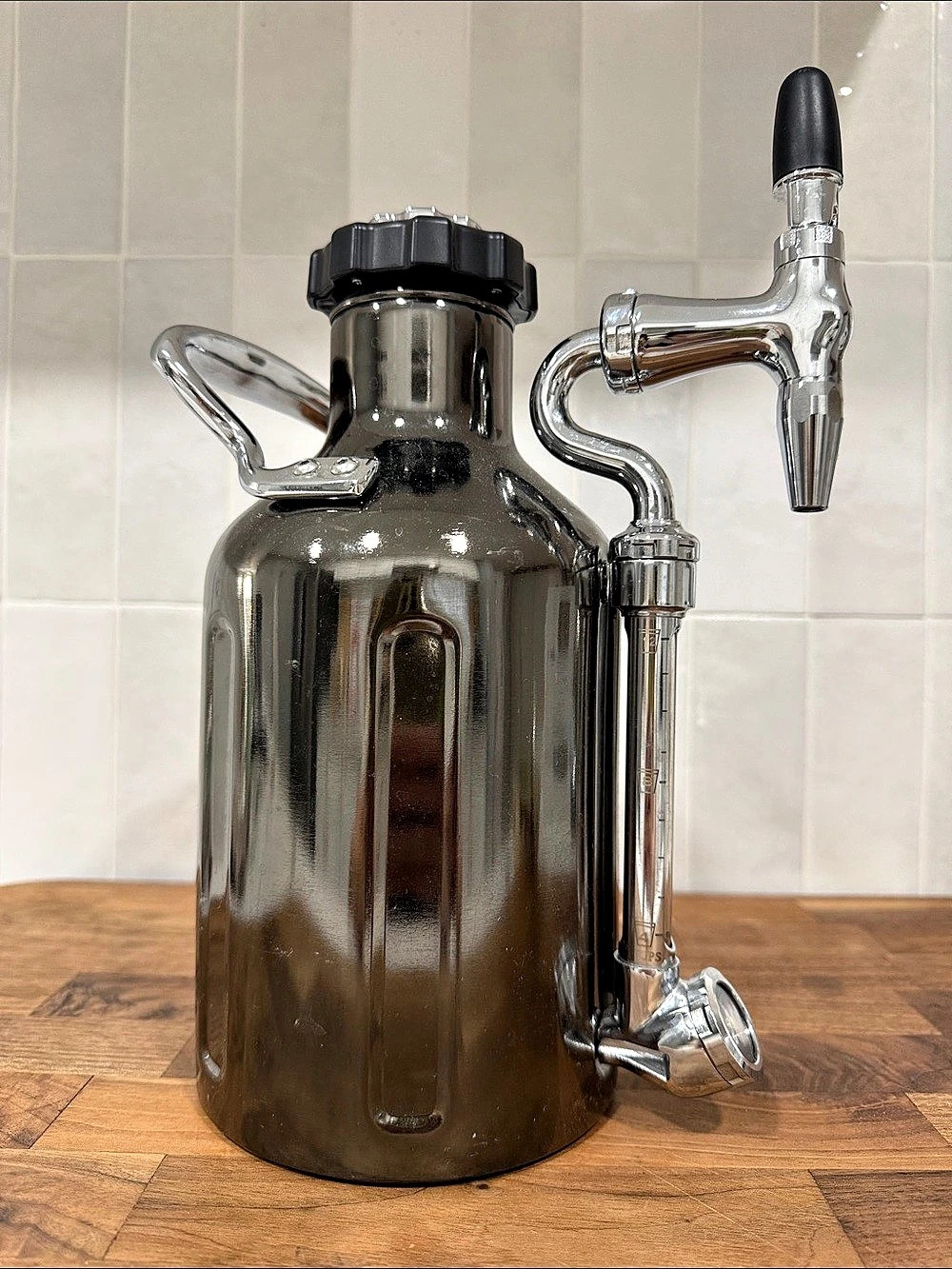 Growler Werks UKEG Nitro Infuse Keg Growler Black & Silver